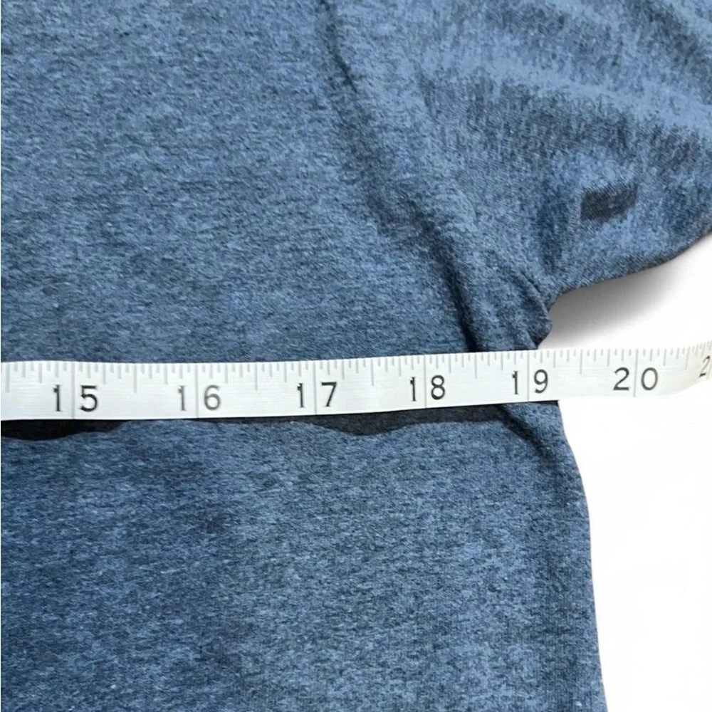 Levi's Heather Blue Tee with Yellow Graphic Size Medium